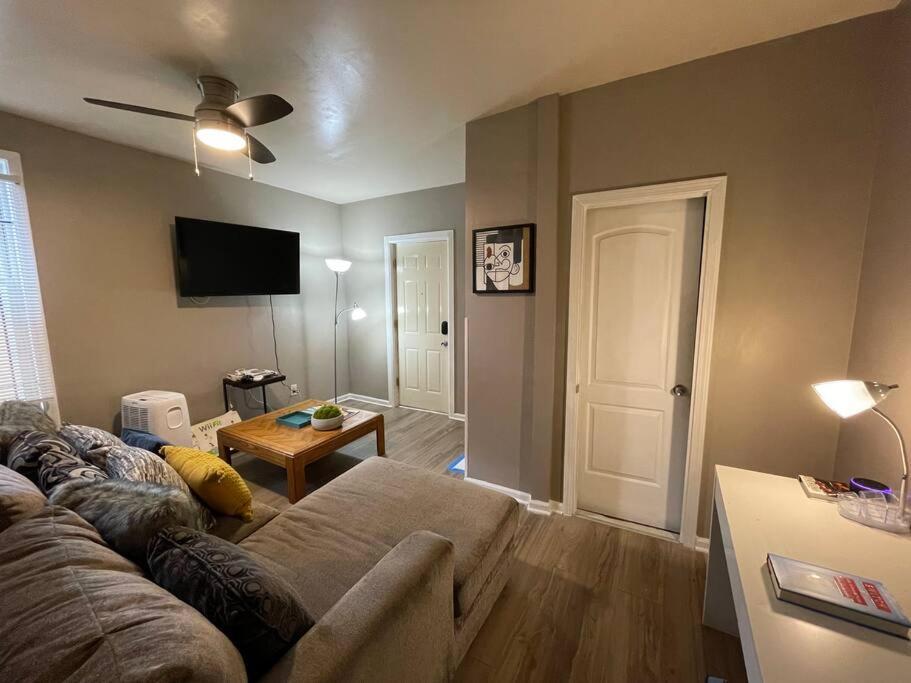 Red Line Guest House Apartment Corporate Housing Чикаго Екстер'єр фото
